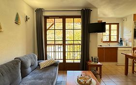 T2 bis 40M2 5P. Vue. Balcon. Parking. Piscine été.